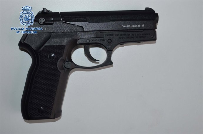 Pistola incautada al ladrón de una joyería en A Coruña detenido en Barcelona