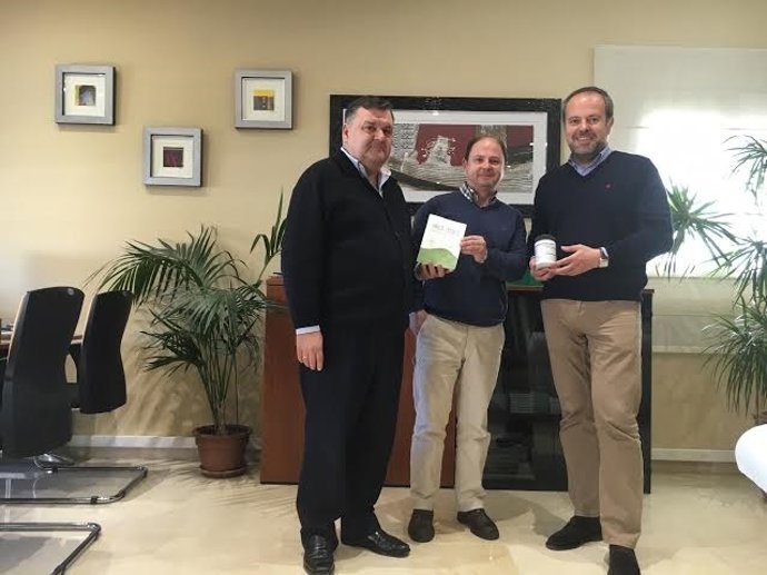 Zurera (izda.) y Algar (dcha.) durante la reunión mantenida con Cantueso