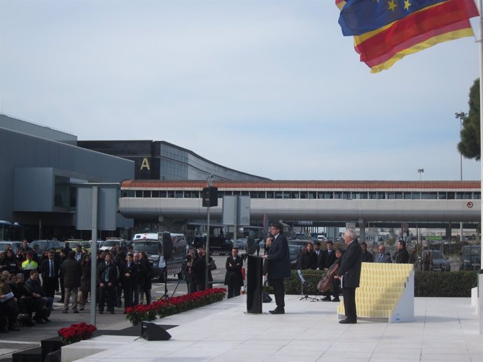  Carles Puigdemont En El Homenaje De Germanwings