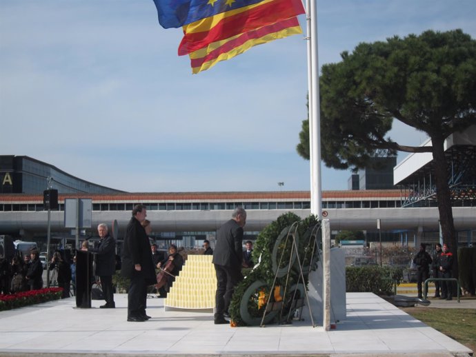 Pte.Mariano Rajoy en el homenaje por avión de Germanwings estrellado