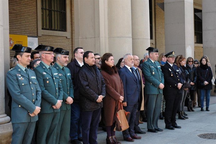 Minuto de silencio en la Delegación del Gobierno en Aragón.
