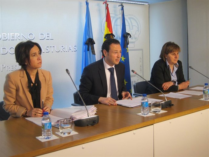 Dolores Carcedo, Guillermo Martínez y Pilar Varela