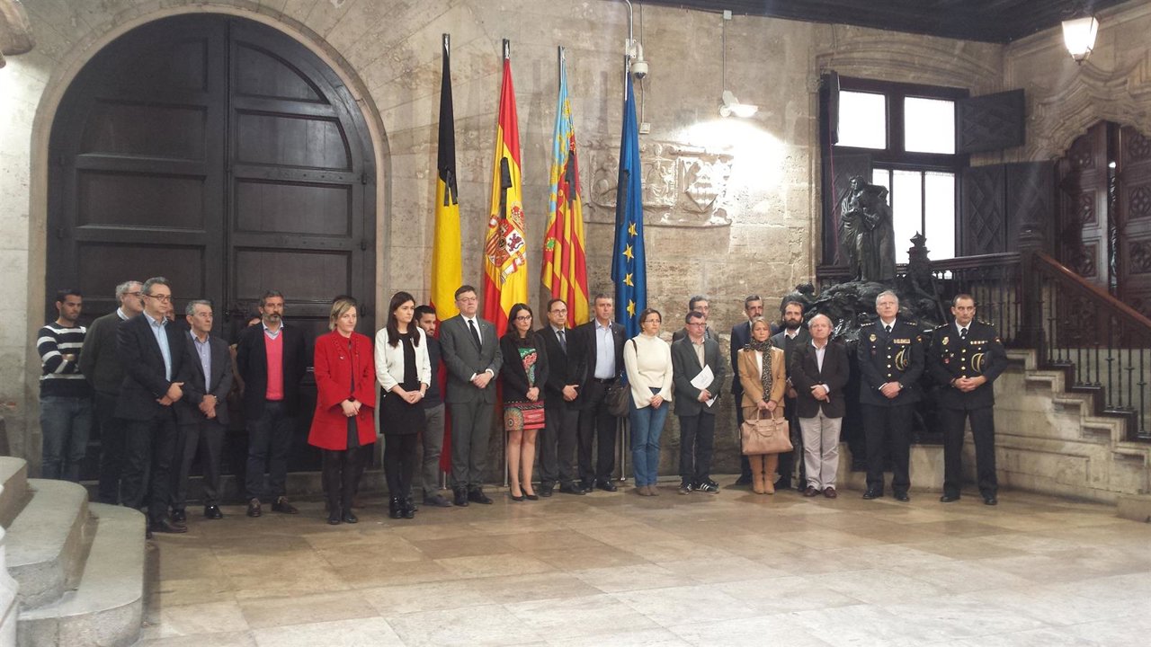 Concentración de condena a los atentados de Bruselas en el Palau