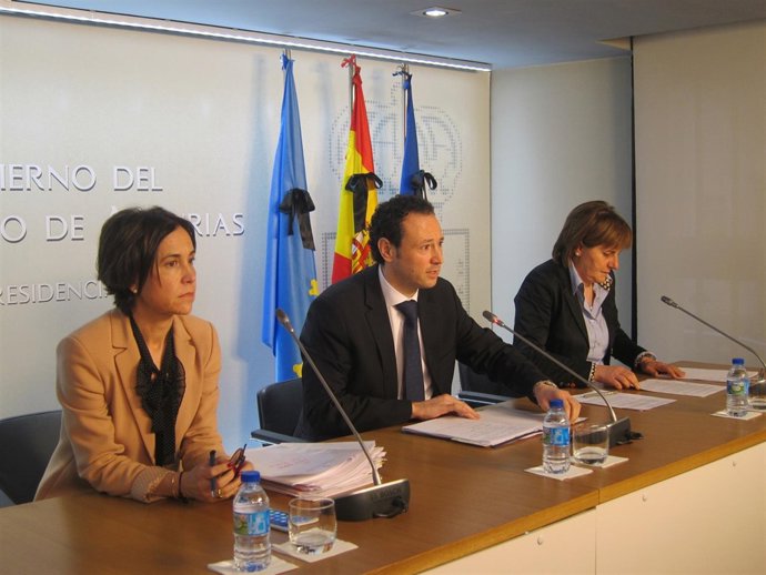 Dolores Carcedo, Guillermo Martínez y Pilar Varela