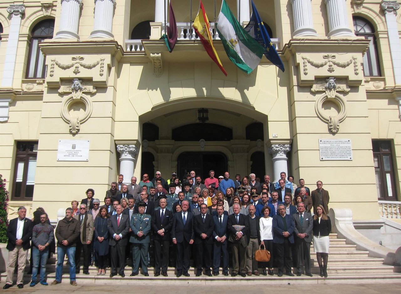 Minuto de silencio por atentados en Bruselas (Bélgica) De la Torre Ayuntamiento