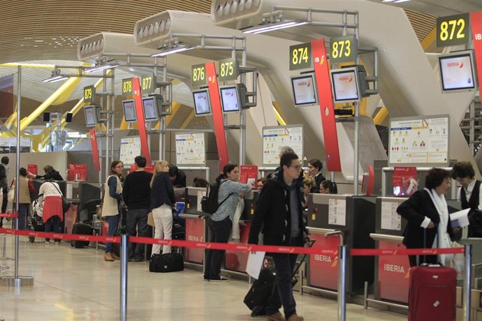 Aeropuerto de Barajas, turismo, turistas, viajeros, viajes, avión, AENA.