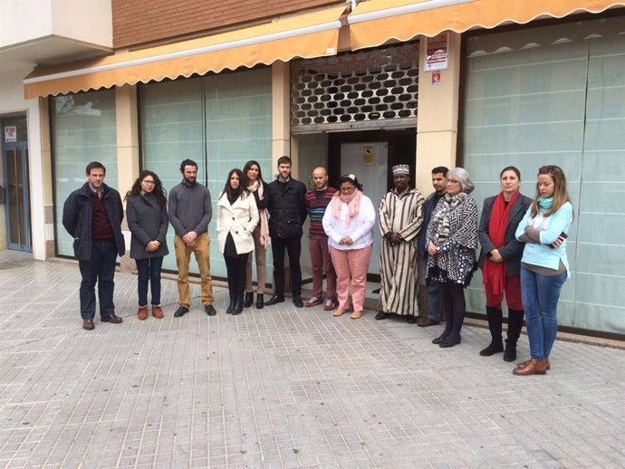 Responsables y miembros del Instituto Halal concentrados contra los atentados