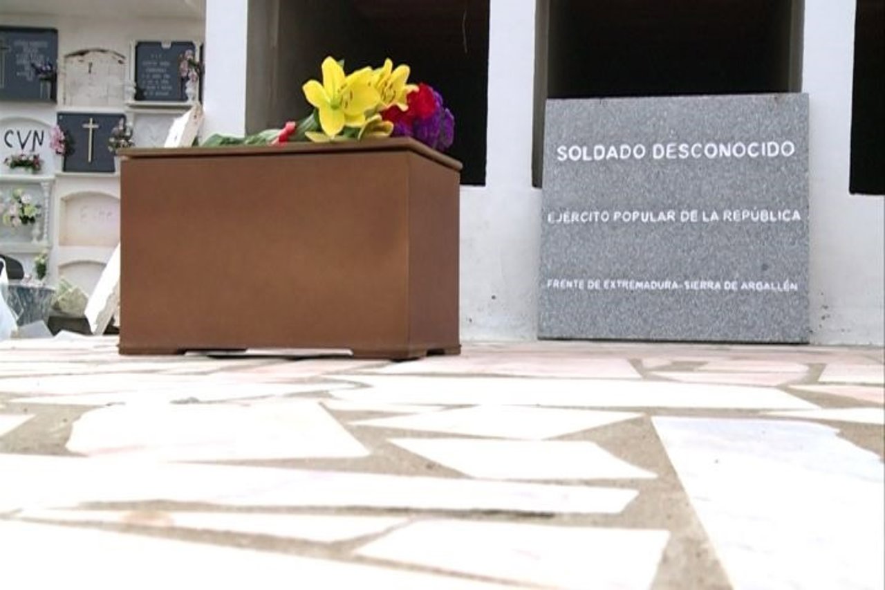 Entierran restos del miliciano republicano hallado en Campillo de LLerena