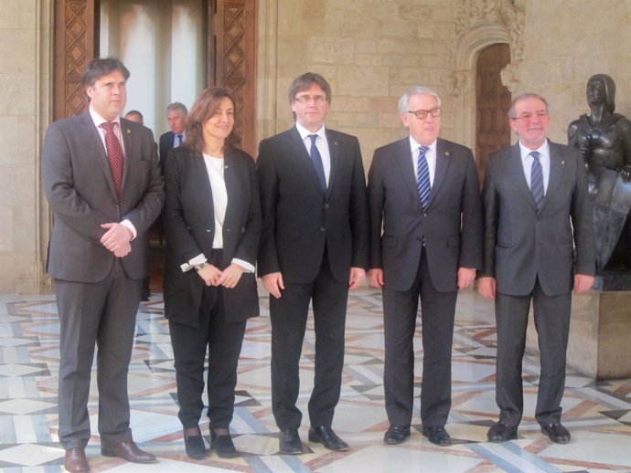 Puigdemont se reúne con los presidentes de las diputaciones