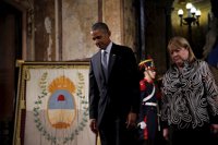 Obama rinde homenaje a las víctimas del terrorismo en Argentina