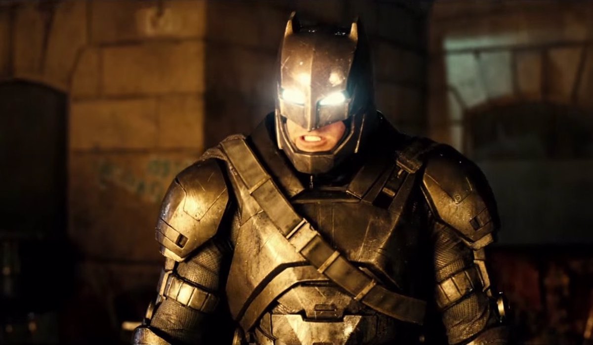 Batman v Superman: Los 14 trajes del caballero oscuro en cine y televisión