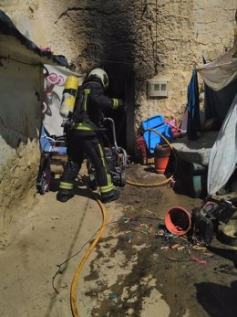 Incendio en casa-cueva de Guadix (Granada)