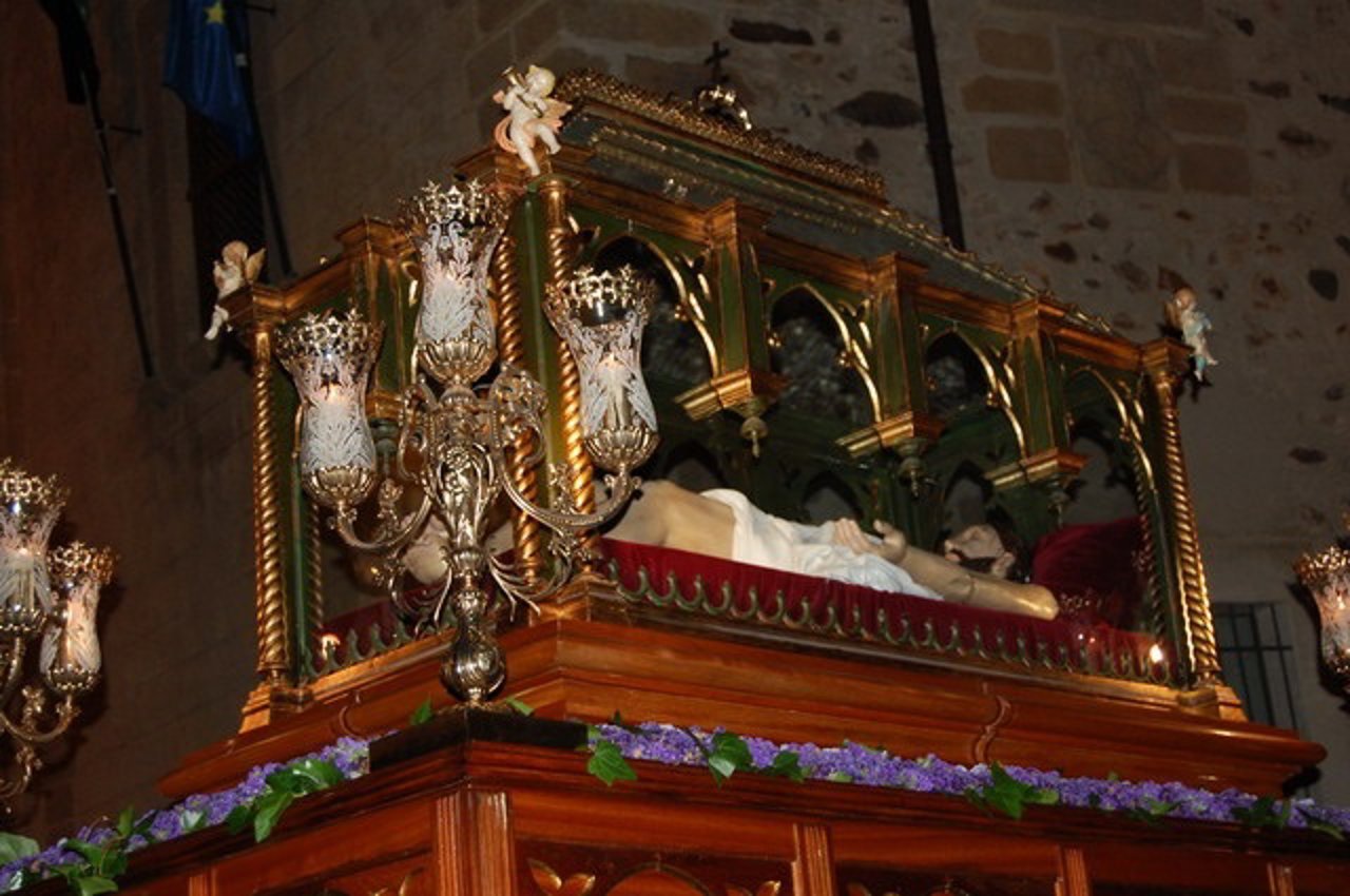 Santo Entierro de Cáceres