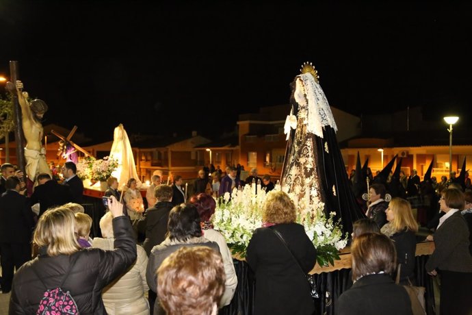 Procesión del Vía Crucis 'Nuestra Antiquísima Procesión del Poble' en Mequinenza