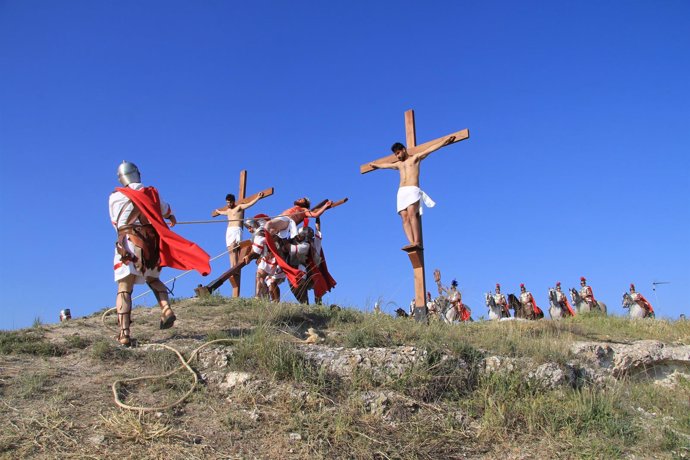 Crucifixión de la Semana Santa Viviente de Cuevas del Campo 