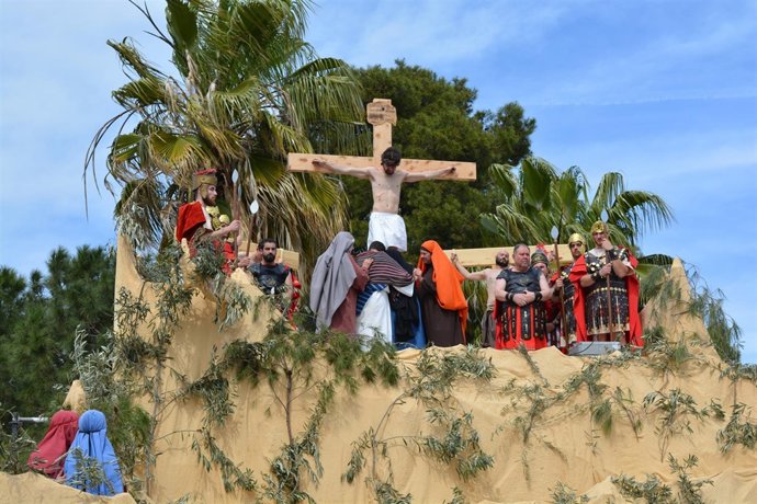 Representación de la crucifixión de Cristo en Benetússer