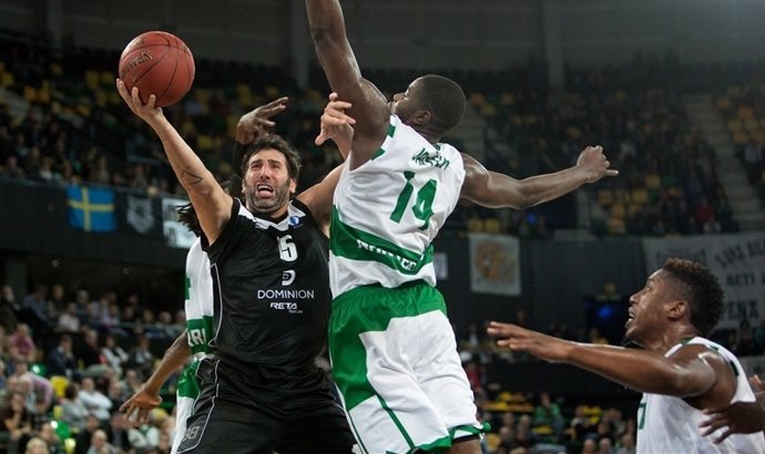 Álex Mumbrú en el Bilbao Basket - Nanterre