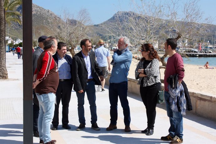 Barceló visita las obras de la primera línea de Port Pollença