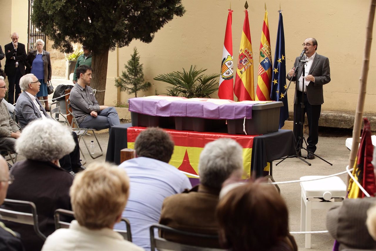 El Presidente de Aragón asiste al homenaje a tres brigadistas internacionales.