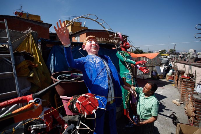 Figura de Donald Trump en México para quemar