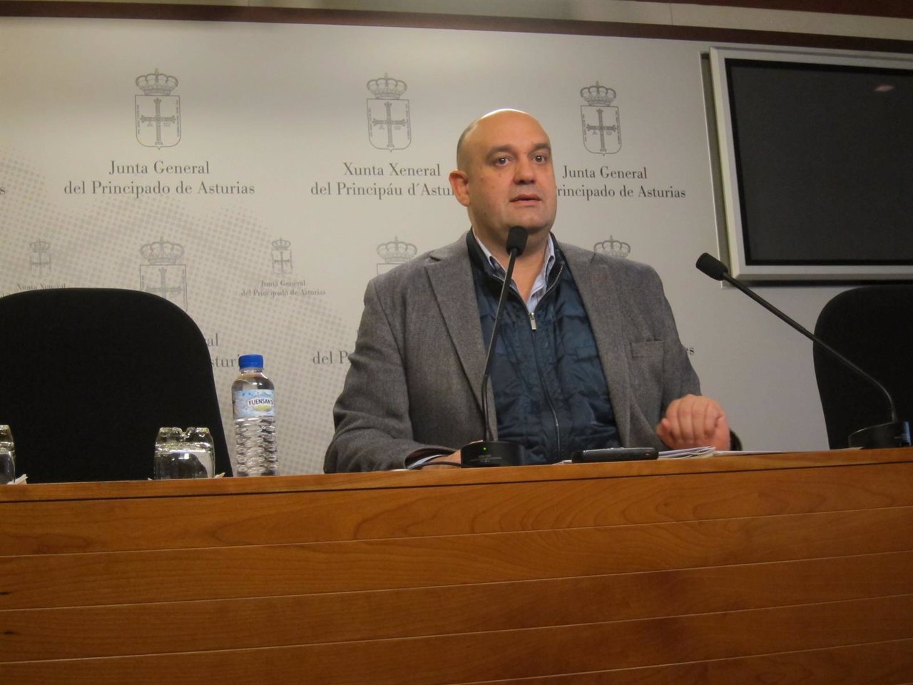 El diputado de Foro Asturias Pedro Leal en rueda de prensa