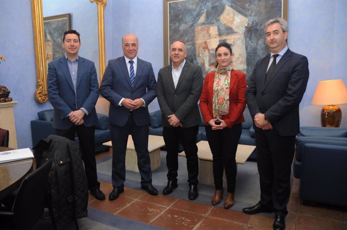 Reunión del presidente de Diputación de Córdoba con el clúster Fides