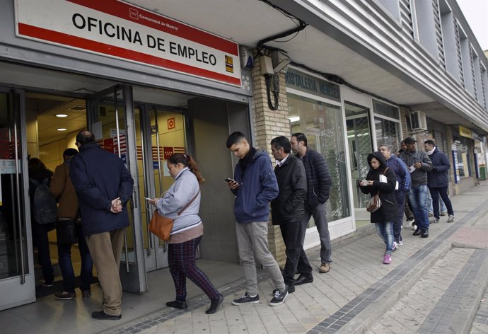 Oficina de empleo en España, desempleo, paro, parado