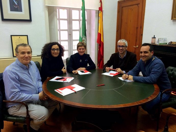 Reunión del PSOE con Cruz Roja en Almería