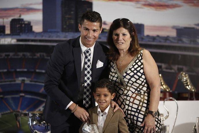 Cristiano Ronaldo, Maria Dolores dos Santos Aveiro y Cristiano Ronaldo Jr.