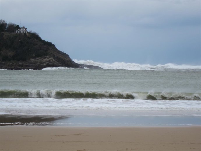 Olas en San Sebastián.