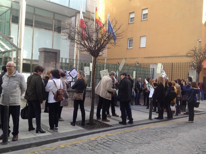 Concentración contra la OPE frente al Gobierno