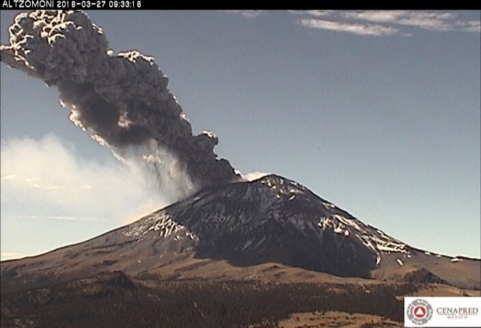 El CENAPRED registra una fumarola de 2km en el volcán Popocatépetl