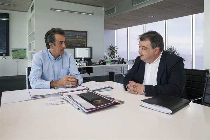 El consejero y el alcalde de Noja