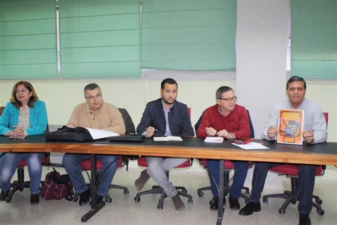 Iu reunida con sindicatos de UGT