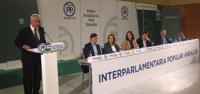 Javier Arenas, Rafael Hernando, Fátima Báñez y Juanma Moreno PP en Málaga
