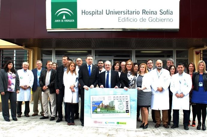 Aranda y Luna (centro) durante la presentación del cupón