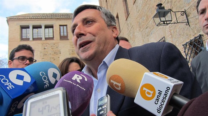 López (C`s) atiende a los medios