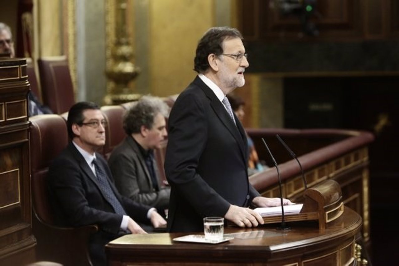 Mariano Rajoy en la tribuna de oradores del Congreso