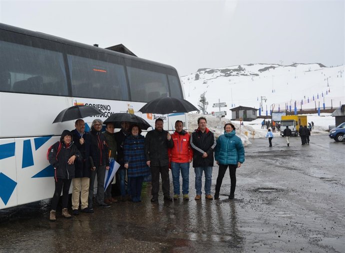 El consejero José Luis Soro en su visita a Astún y Candanchú.