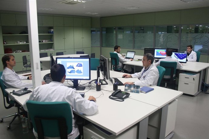 Ingenieros de Andaltec en el centro tecnológico. 