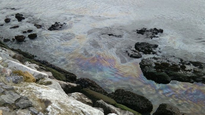 Vertido en la ría de Avilés 