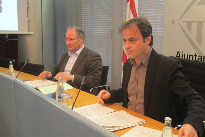 El teniente de alcalde Jaume Asens y el gerente de recursos, Joan Llinares