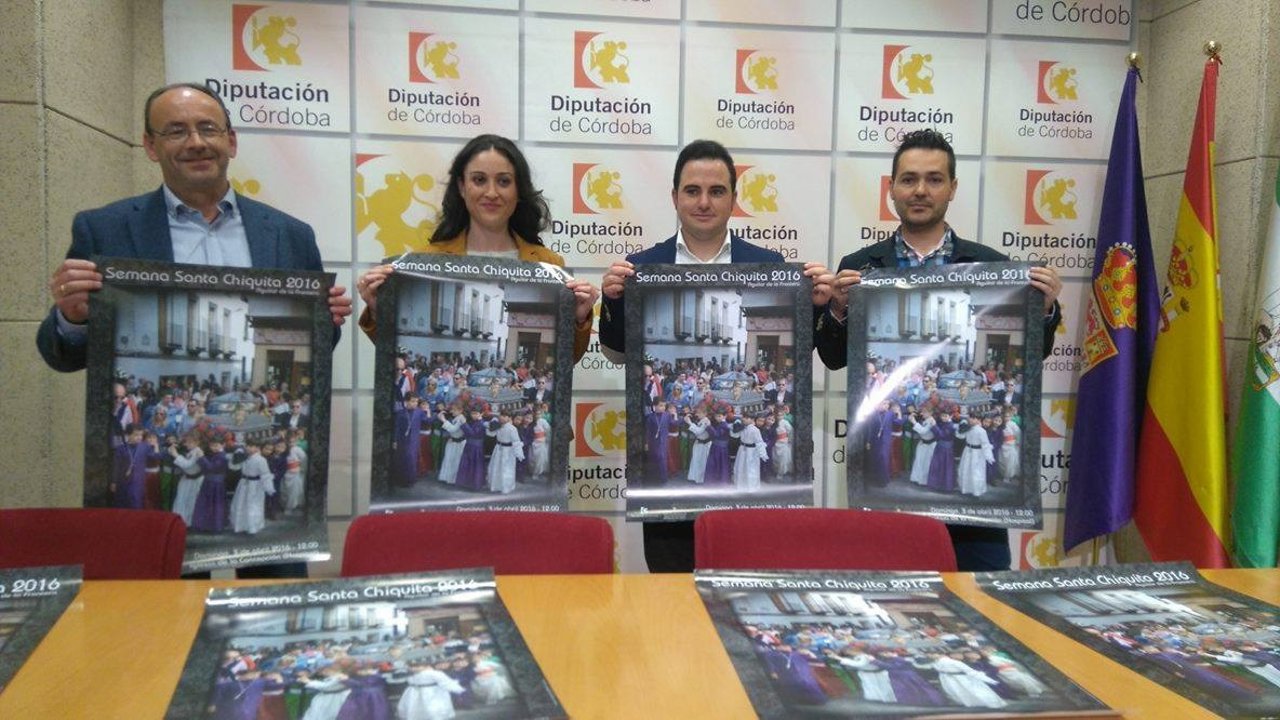 Gómez y Martín (izda.) presentan la Semana Santa Chiquita de Aguilar