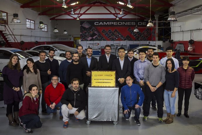 Trabajadores del centro de I+D de Campos Racing y Baic en Barcelona