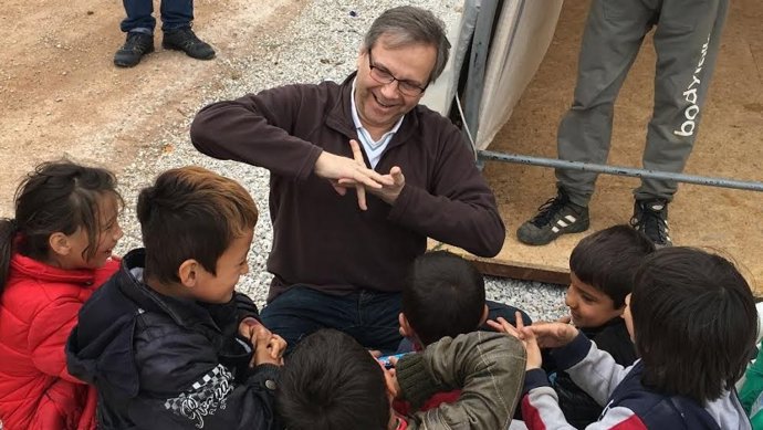 Carmona en un campamento de refugiados en Grecia