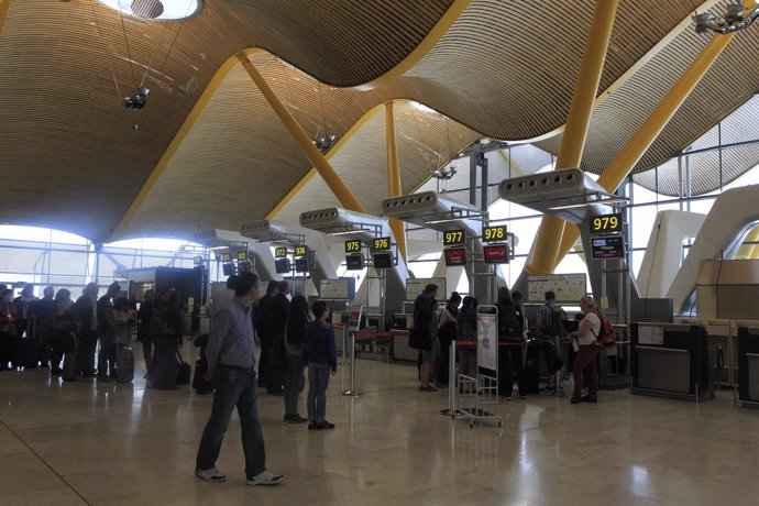 Aeropuerto de Barajas, turismo, turistas, viajeros, viajes, avión, AENA.