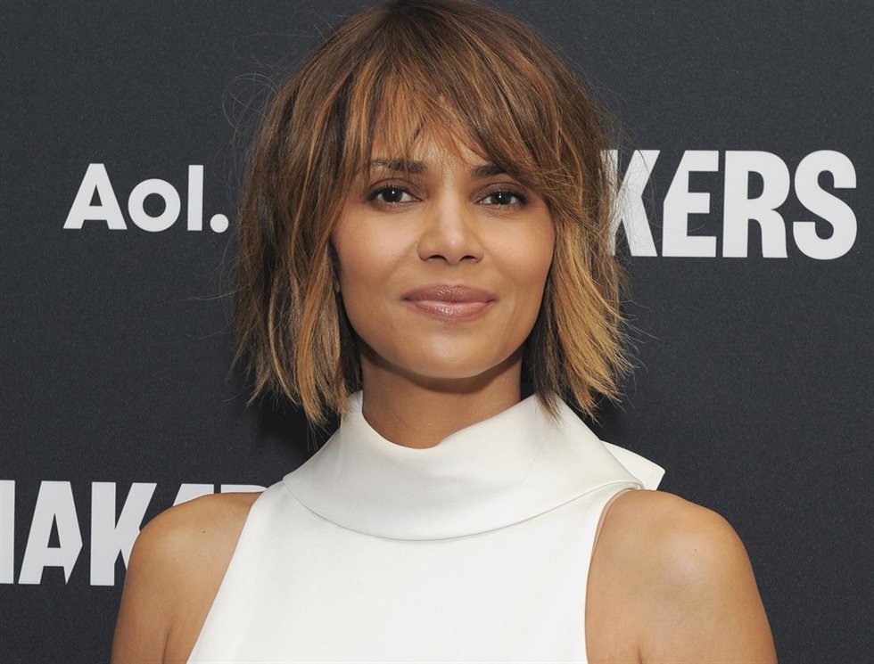  Halle Berry 