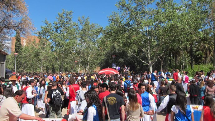 Cientos De Personas En El Parque De La Fama En El Bando De La Huerta 2012