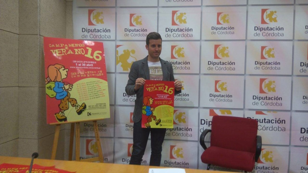 Torralbo durante presenta la nueva edición de los campamentos