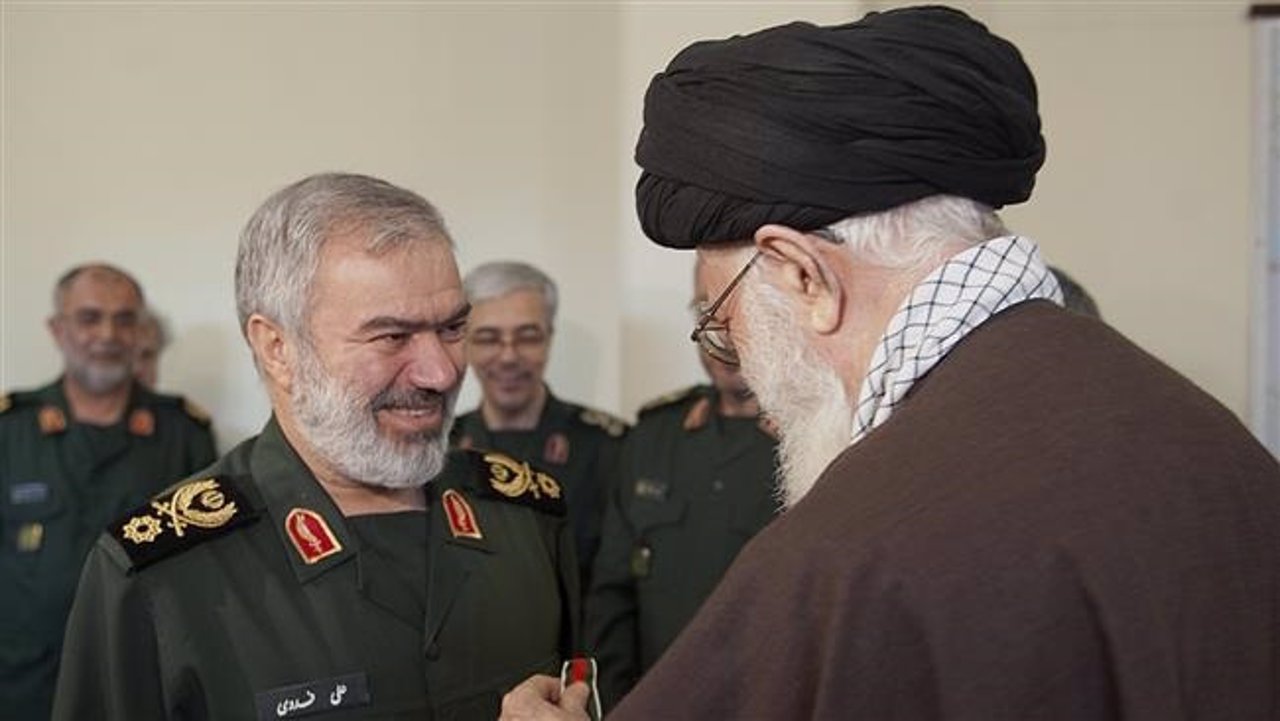 Condecoración del líder supremo iraní, el ayatolá Alí Jamenei